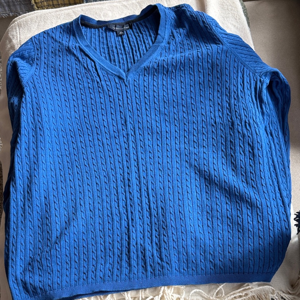 Women’s Tommy Hilfiger Royal Blue V-Neck Sweater.  Size 2X.  Like new.